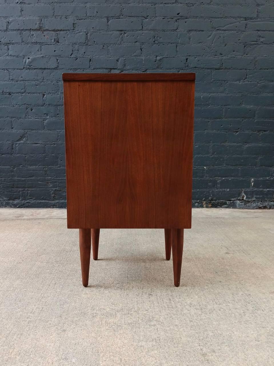 Mid-20th Century Newly Refinished - Mid-Century Modern Walnut Writing Desk by Harmony House For Sale