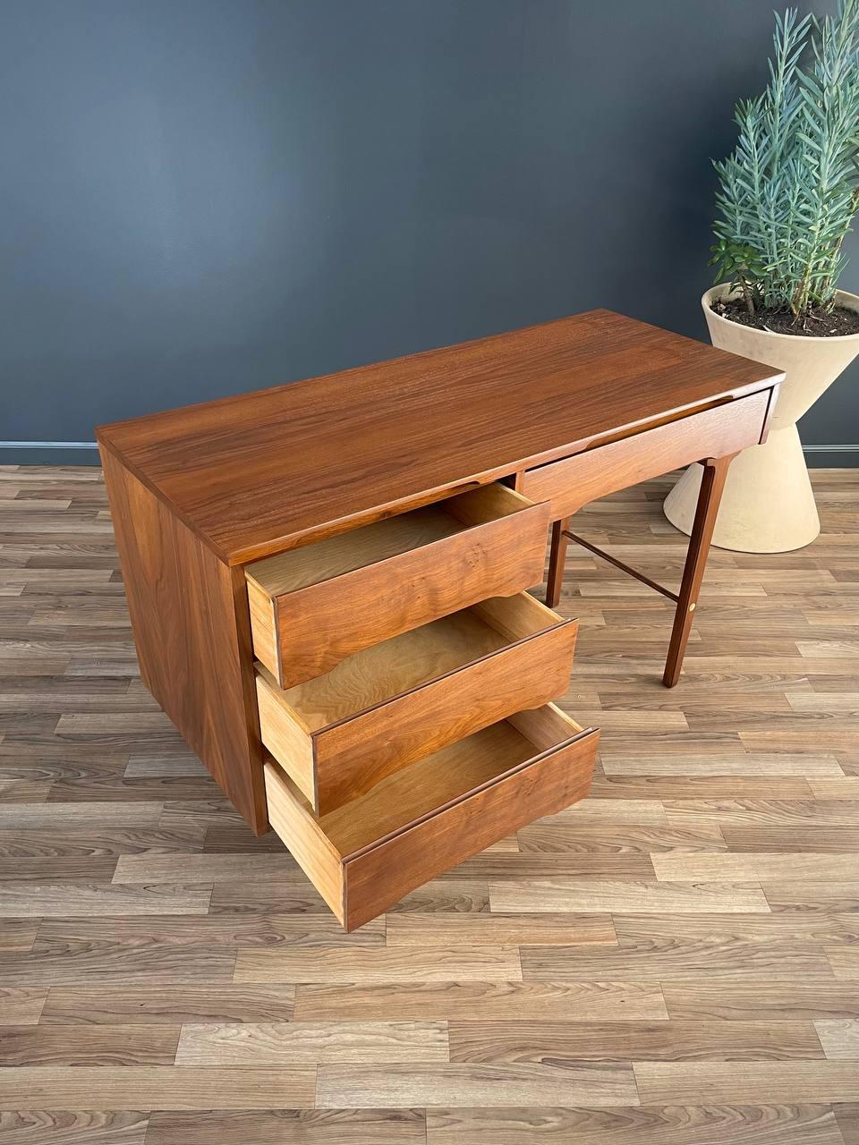 Newly Refinished - Mid-Century Modern Walnut Writing Desk by Stanley Furniture In Excellent Condition For Sale In Los Angeles, CA