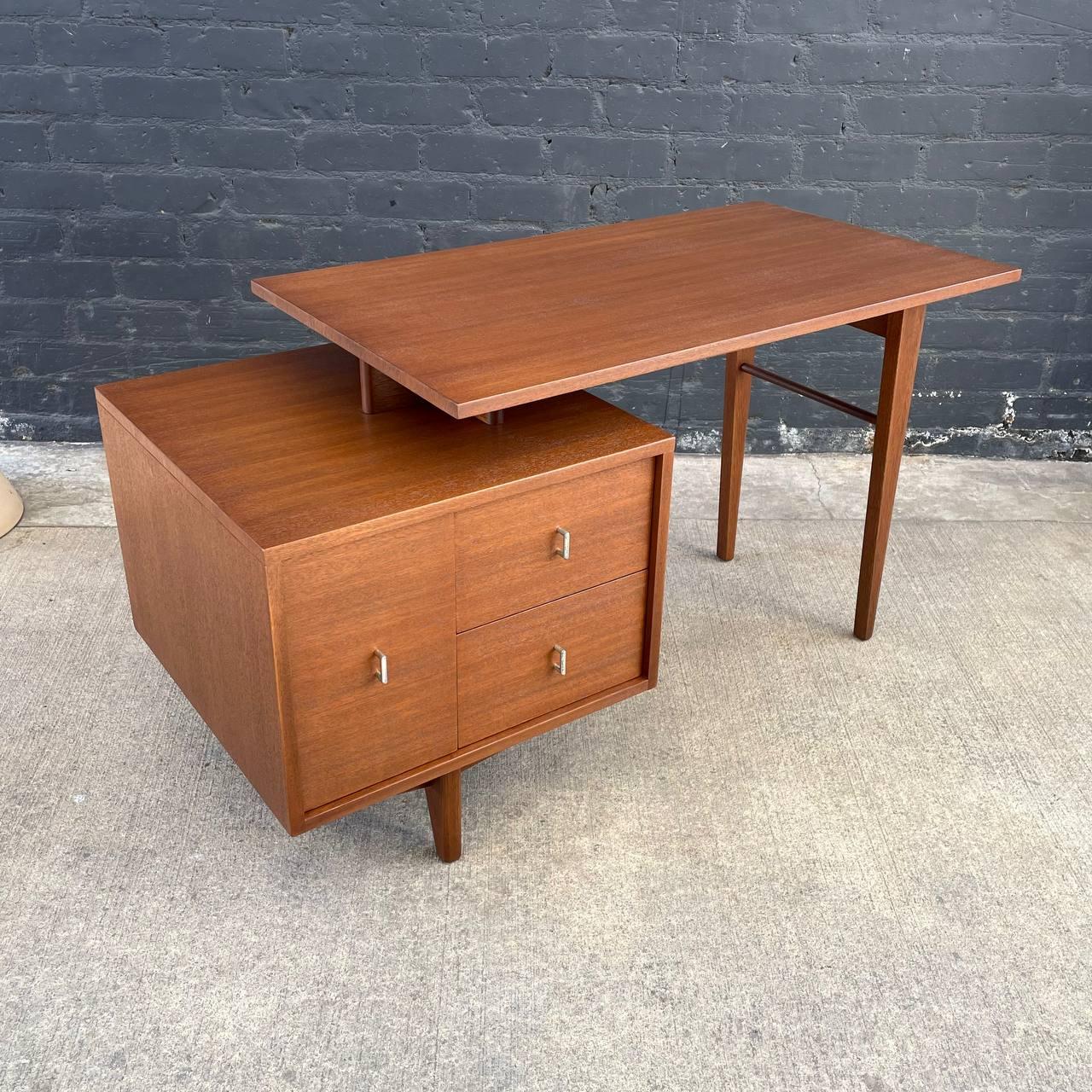Newly Refinished - Mid-Century Modern Writing Desk by John Keal for Brown Saltman

Materials: Walnut-Stained Mahogany 

With over 15 years of experience, our workshop has followed a careful process of restoration, showcasing our passion and