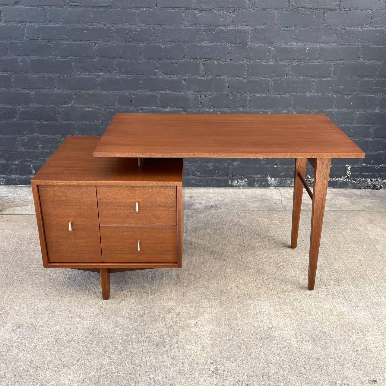 Newly Refinished -Mid-Century Modern Writing Desk by John Keal for Brown Saltman In Excellent Condition In Los Angeles, CA