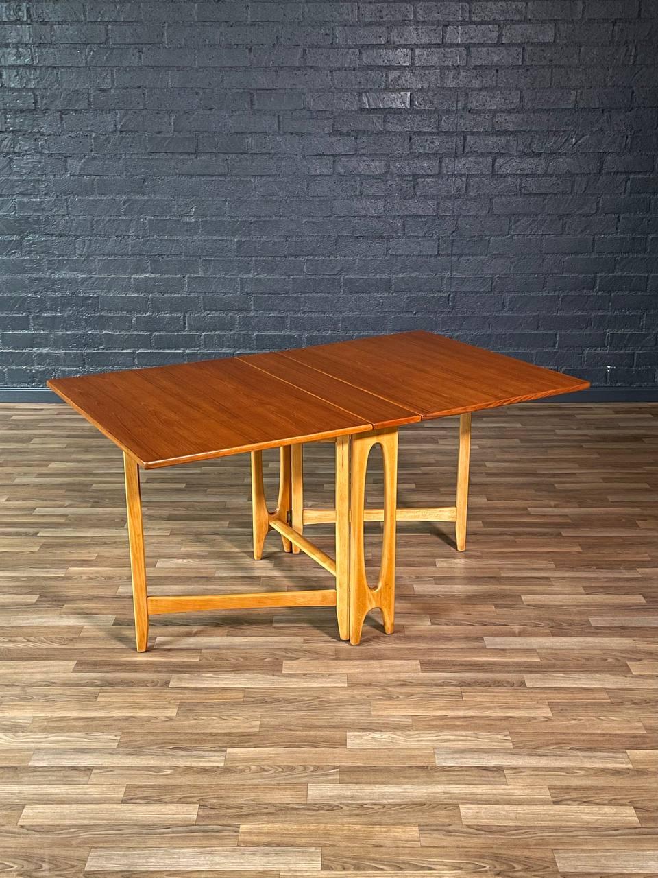 Condition: Expertly Refinished 

With over 15 years of experience, our workshop has followed a careful process of restoration, showcasing our passion and creativity for vintage designs that can seamlessly be incorporated with many interior decors.
