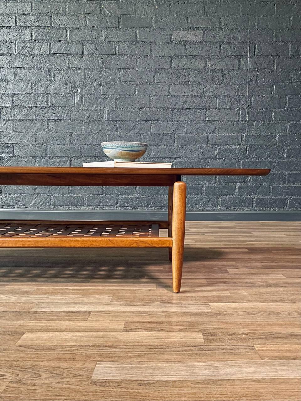 Table basse à plateau flottant, style planche de surf, du milieu du siècle, fraîchement repeinte en vente 1