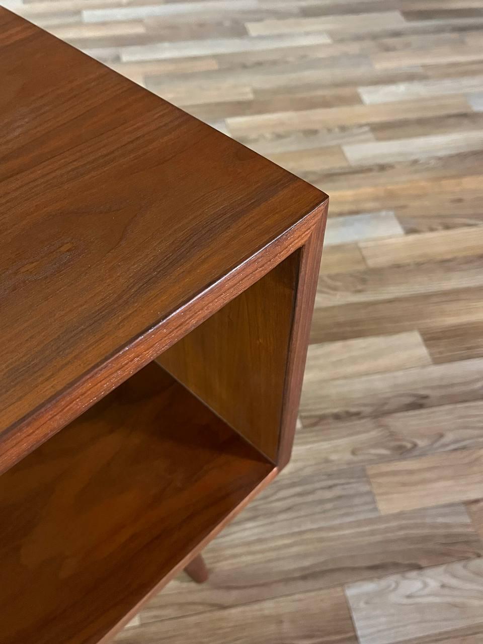 Recentemente rinnovato - Credenza/libreria in noce di Milo Baughman per Glenn of California in vendita 3