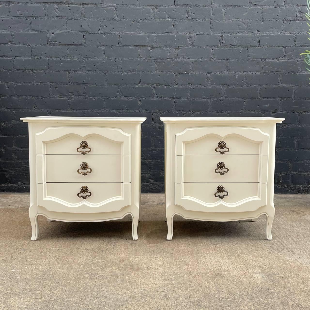 Wood Newly Refinished - Pair of French Provincial Style Cream Painted Night Stands For Sale