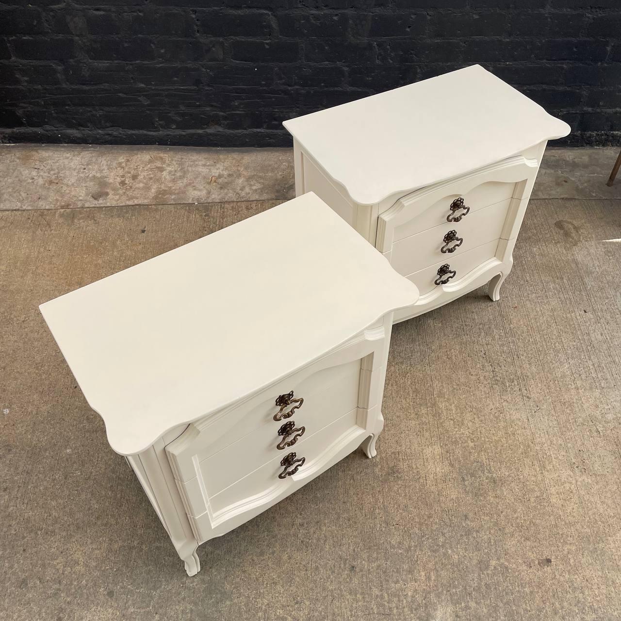 Newly Refinished - Pair of French Provincial Style Cream Painted Night Stands For Sale 1