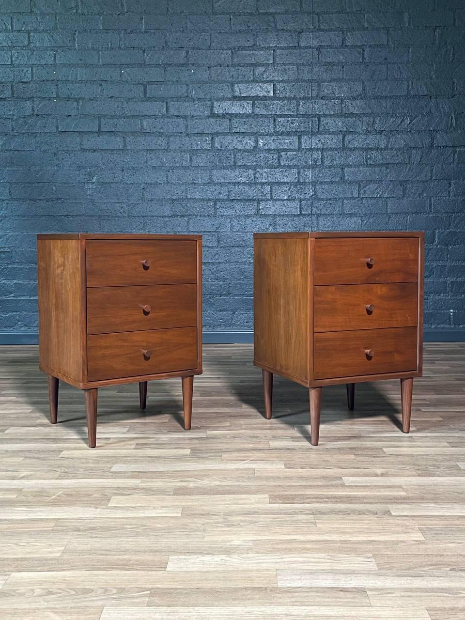 Condition: Expertly Refinished

With over 15 years of experience, our workshop has followed a careful process of restoration, showcasing our passion and creativity for vintage designs that can seamlessly be incorporated with many interior decors.