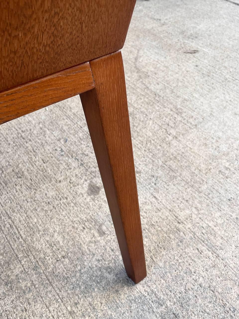 Newly Refinished - Pair of Mid-Century Modern Bookshelf Side Tables For Sale 3