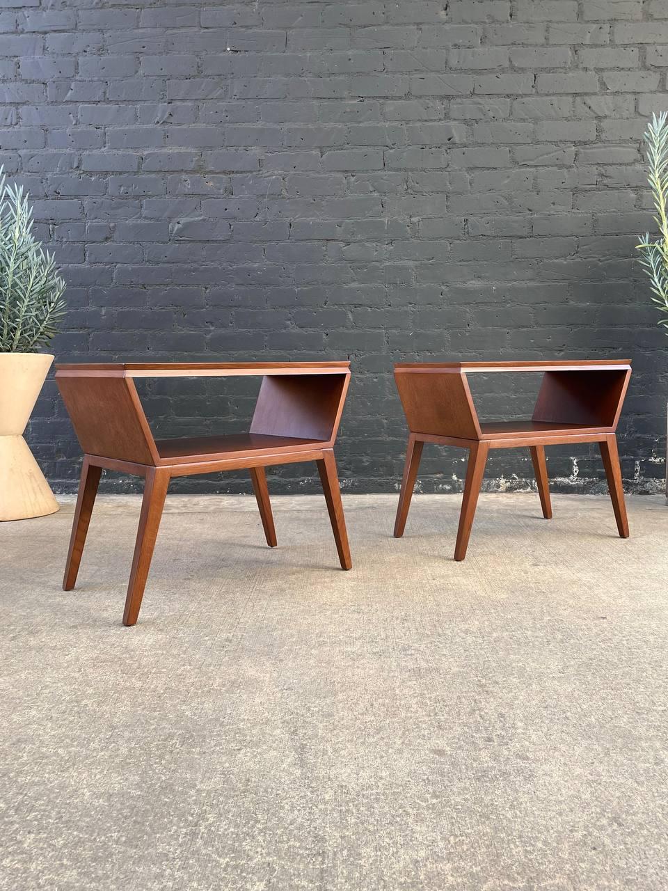 American Newly Refinished - Pair of Mid-Century Modern Bookshelf Side Tables For Sale