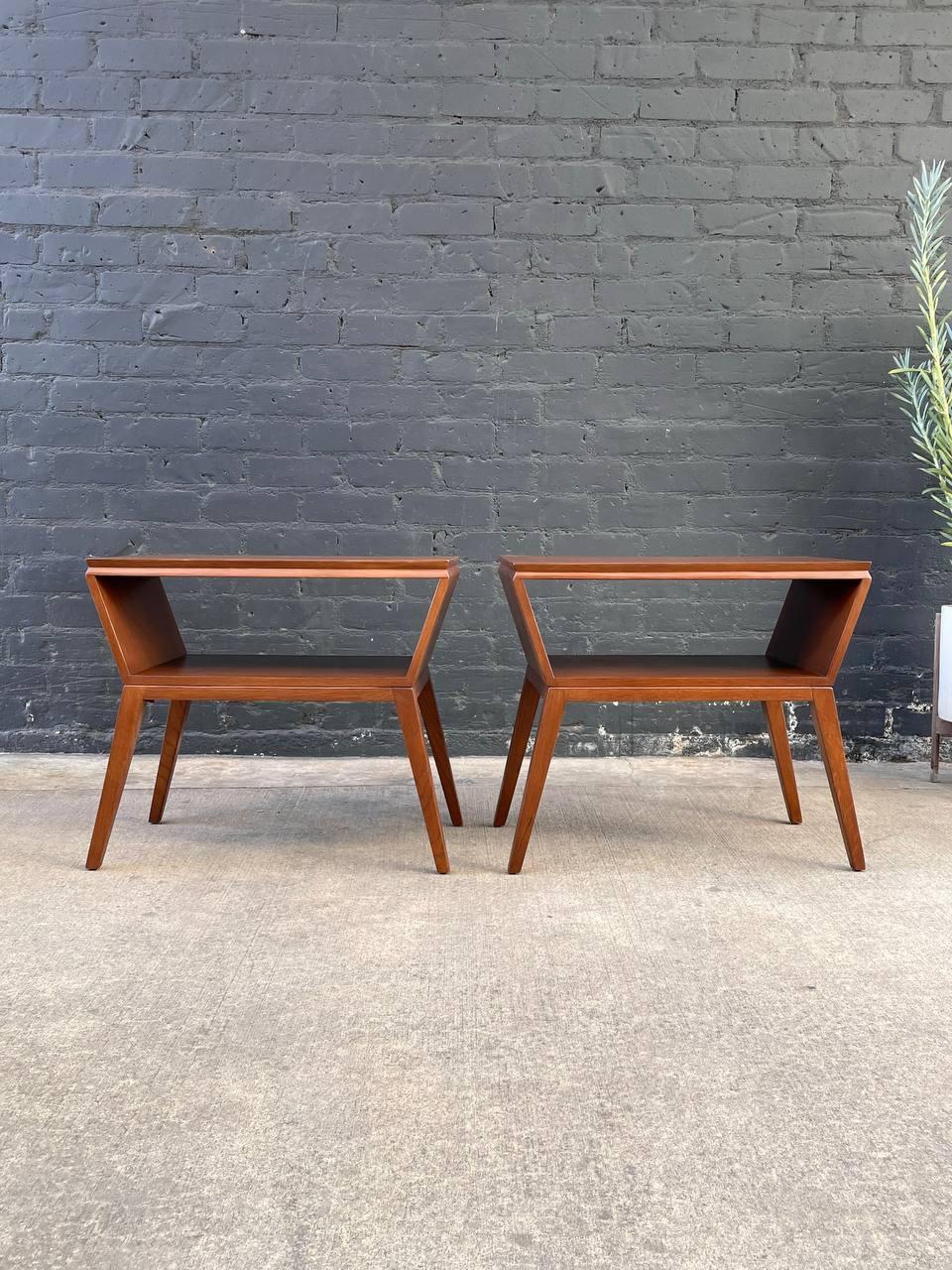 Walnut Newly Refinished - Pair of Mid-Century Modern Bookshelf Side Tables For Sale