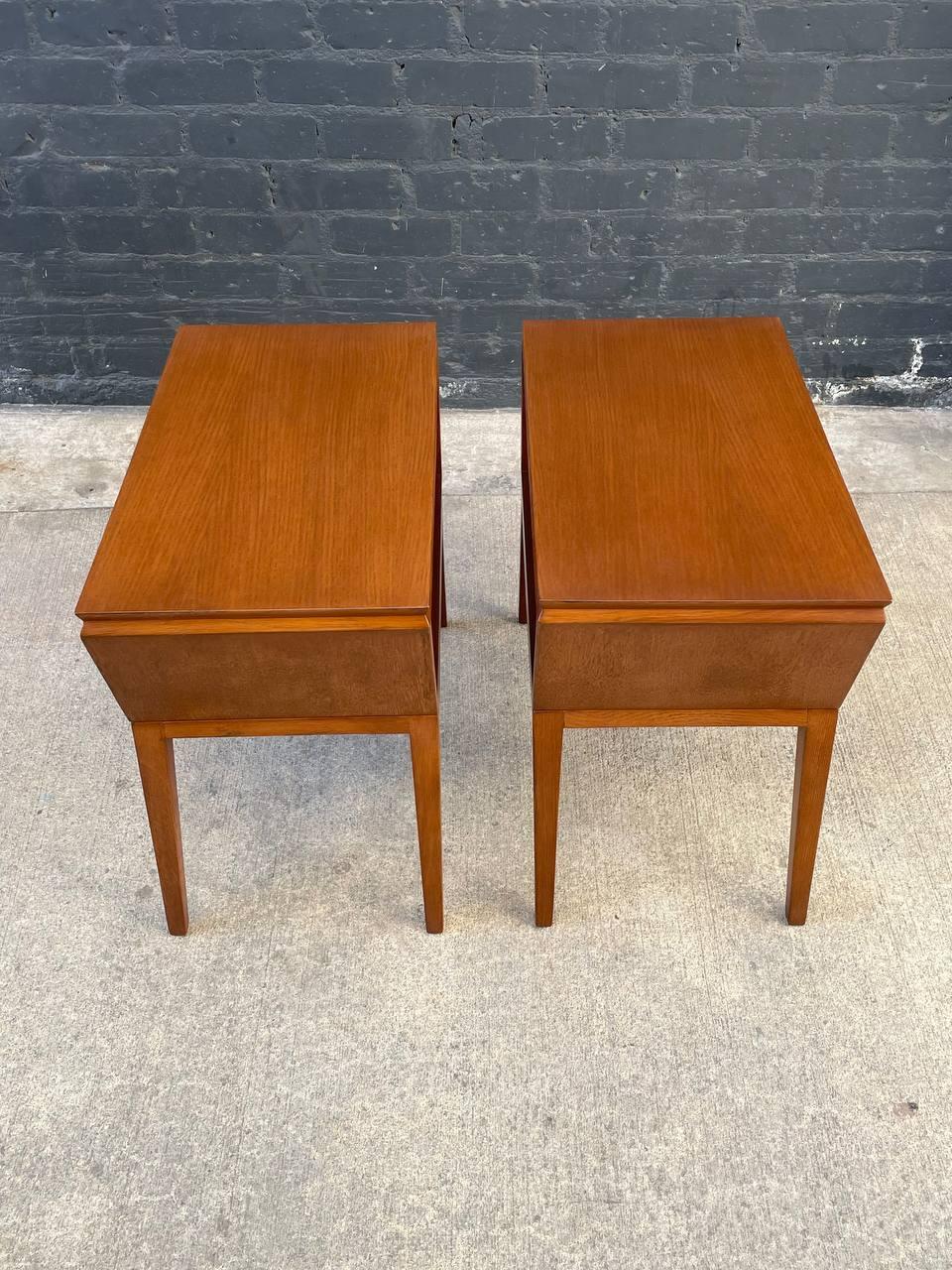 Newly Refinished - Pair of Mid-Century Modern Bookshelf Side Tables For Sale 2
