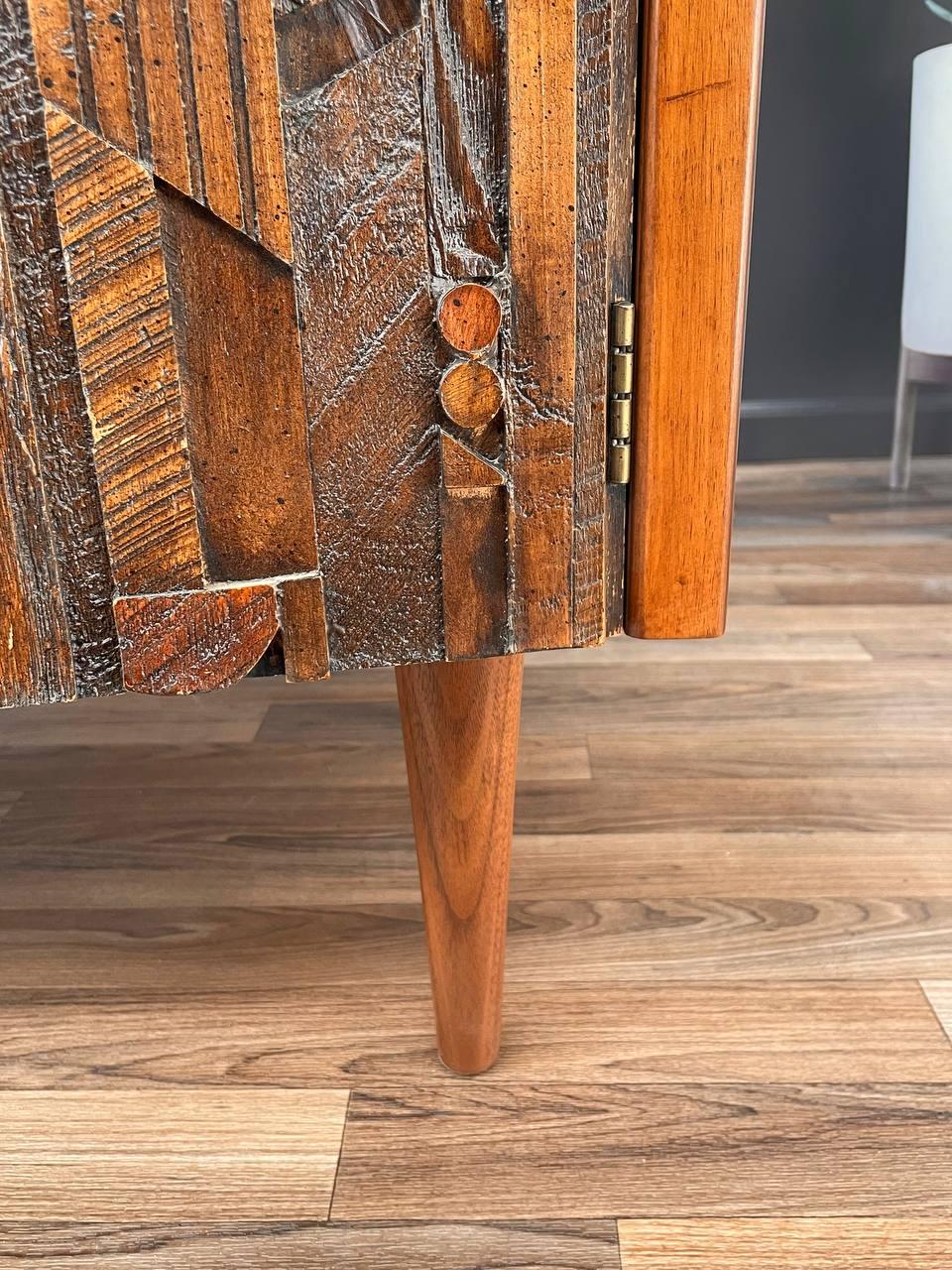 Newly Refinished - Pair of Mid-Century Modern Brutalist Night Stands by Lane For Sale 4