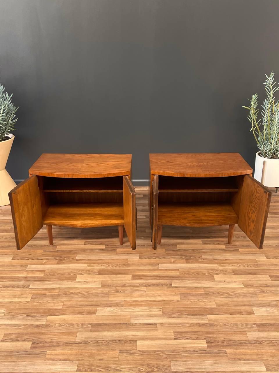 Newly Refinished - Pair of Mid-Century Modern Brutalist Night Stands by Lane In Excellent Condition For Sale In Los Angeles, CA