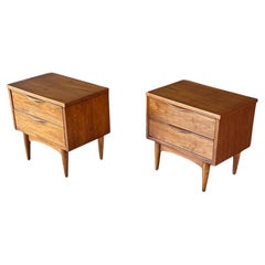 Paire de tables de nuit Mid-Century Modern de Ward Furniture récemment restaurées