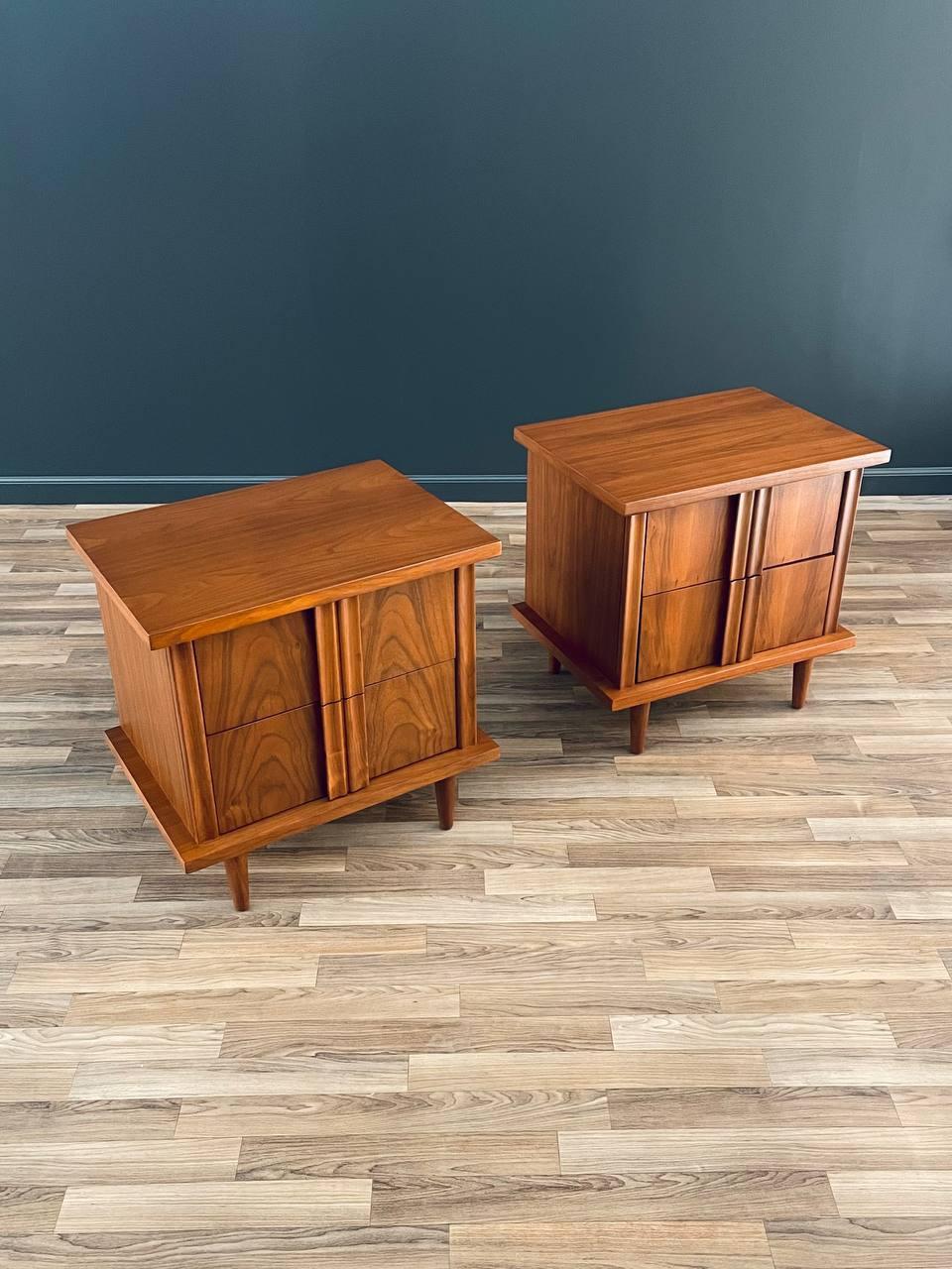 American Newly Refinished - Pair of Mid-Century Modern Night Stands 