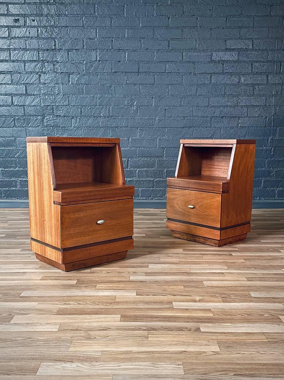 Condition: Expertly Refinished 

Materials: Walnut-Stained Mahogany, Metal Pulls

With over 15 years of experience, our workshop has followed a careful process of restoration, showcasing our passion and creativity for vintage designs that can