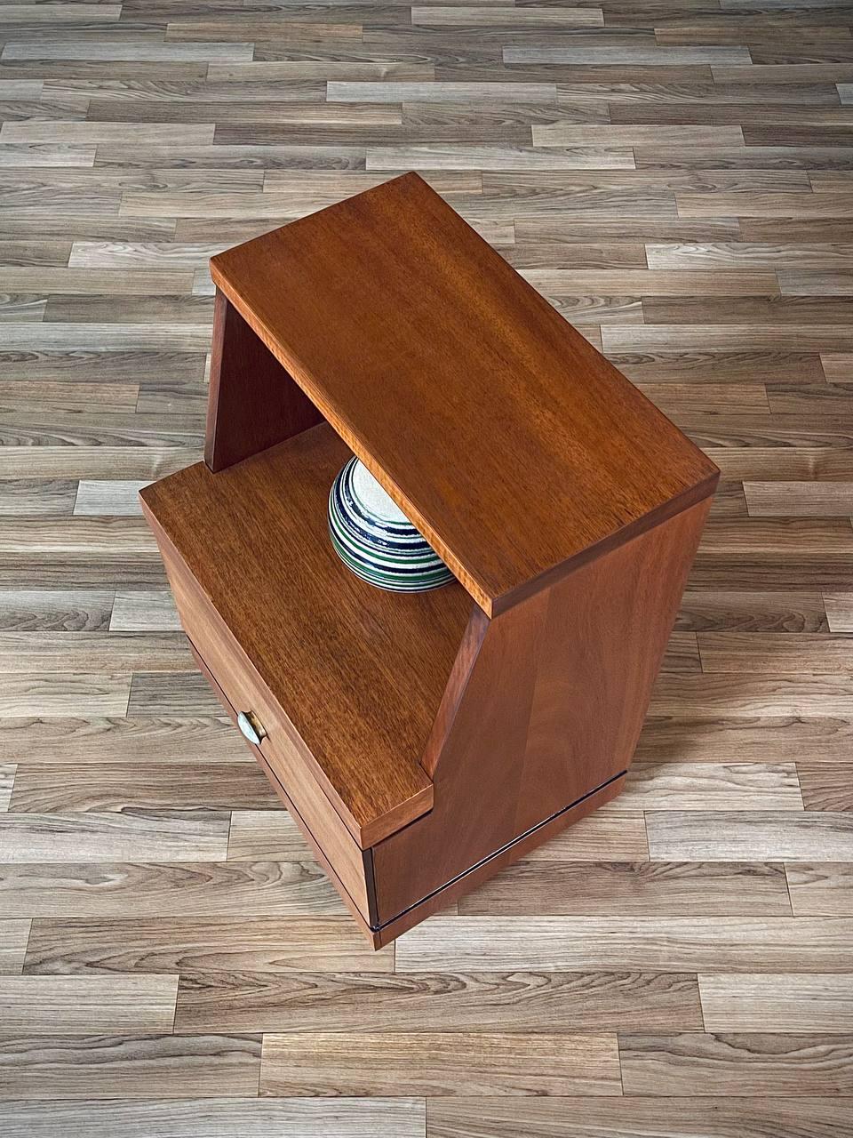 Newly Refinished - Pair of Mid-Century Modern Night Stands w/ Bookcase For Sale 1