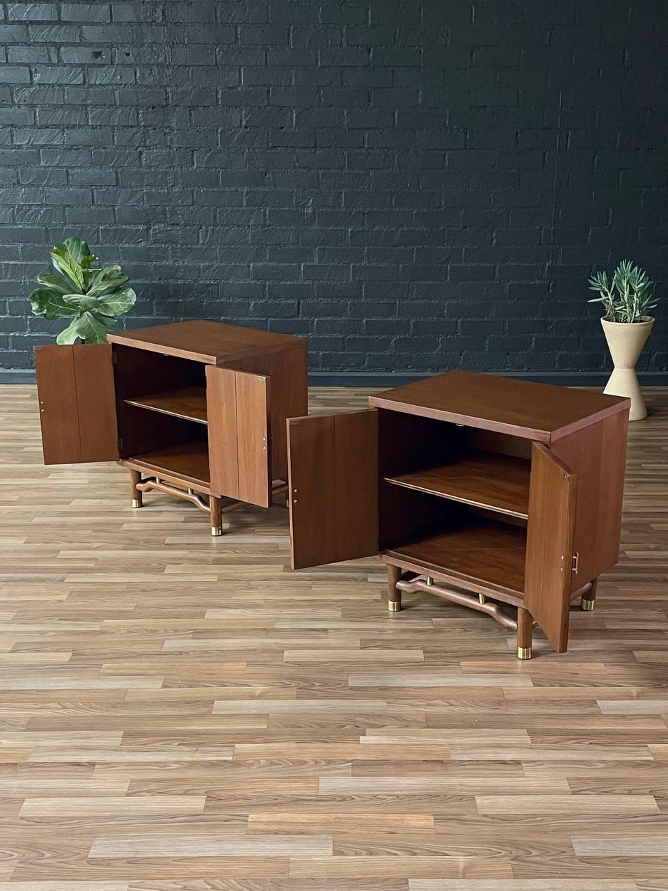 Newly Refinished - Pair of Mid-Century Modern Night Stands with Brass Accents In Excellent Condition In Los Angeles, CA