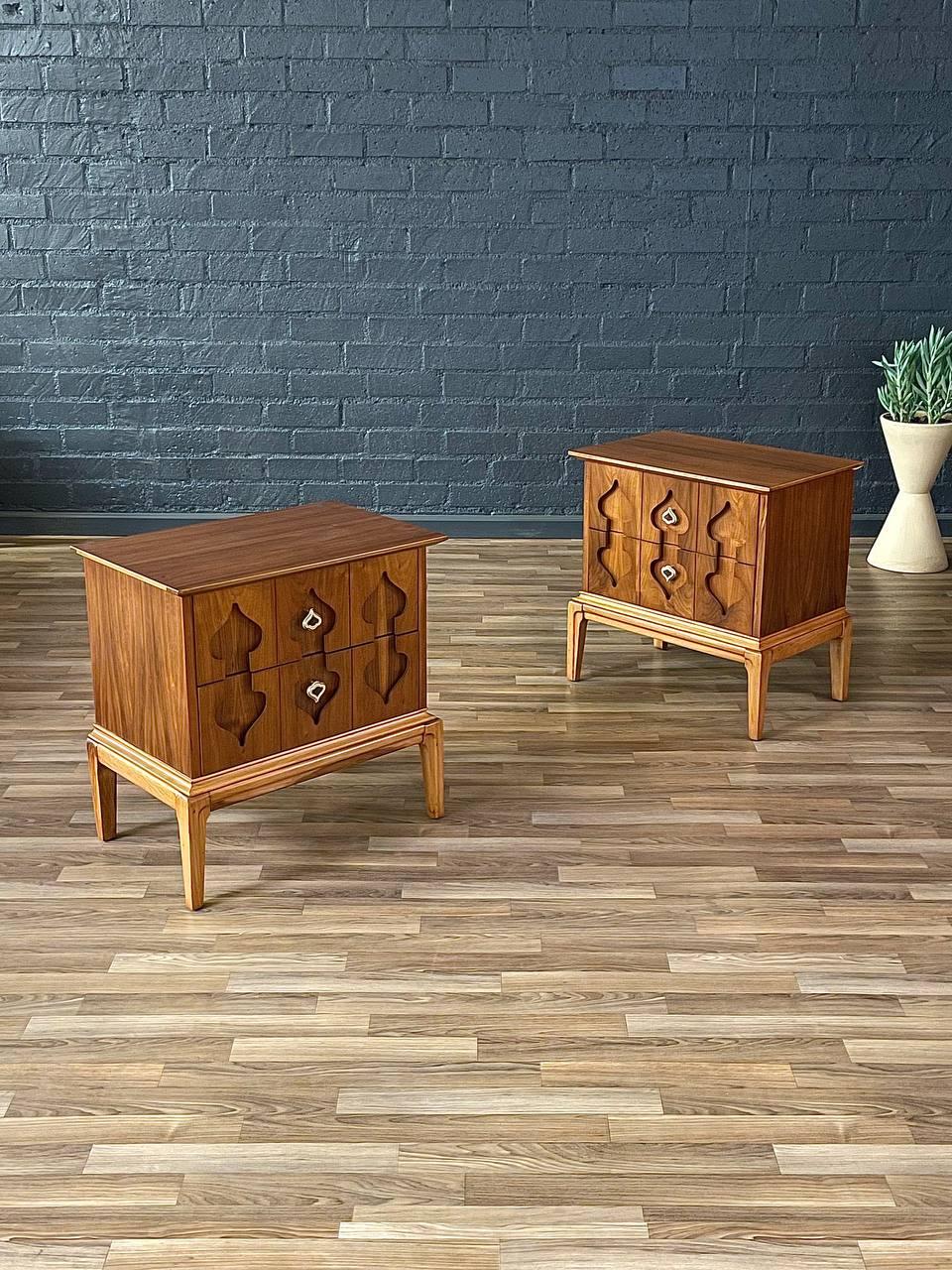 American Newly Refinished - Pair of Mid-Century Modern Oak & Walnut Night Stands