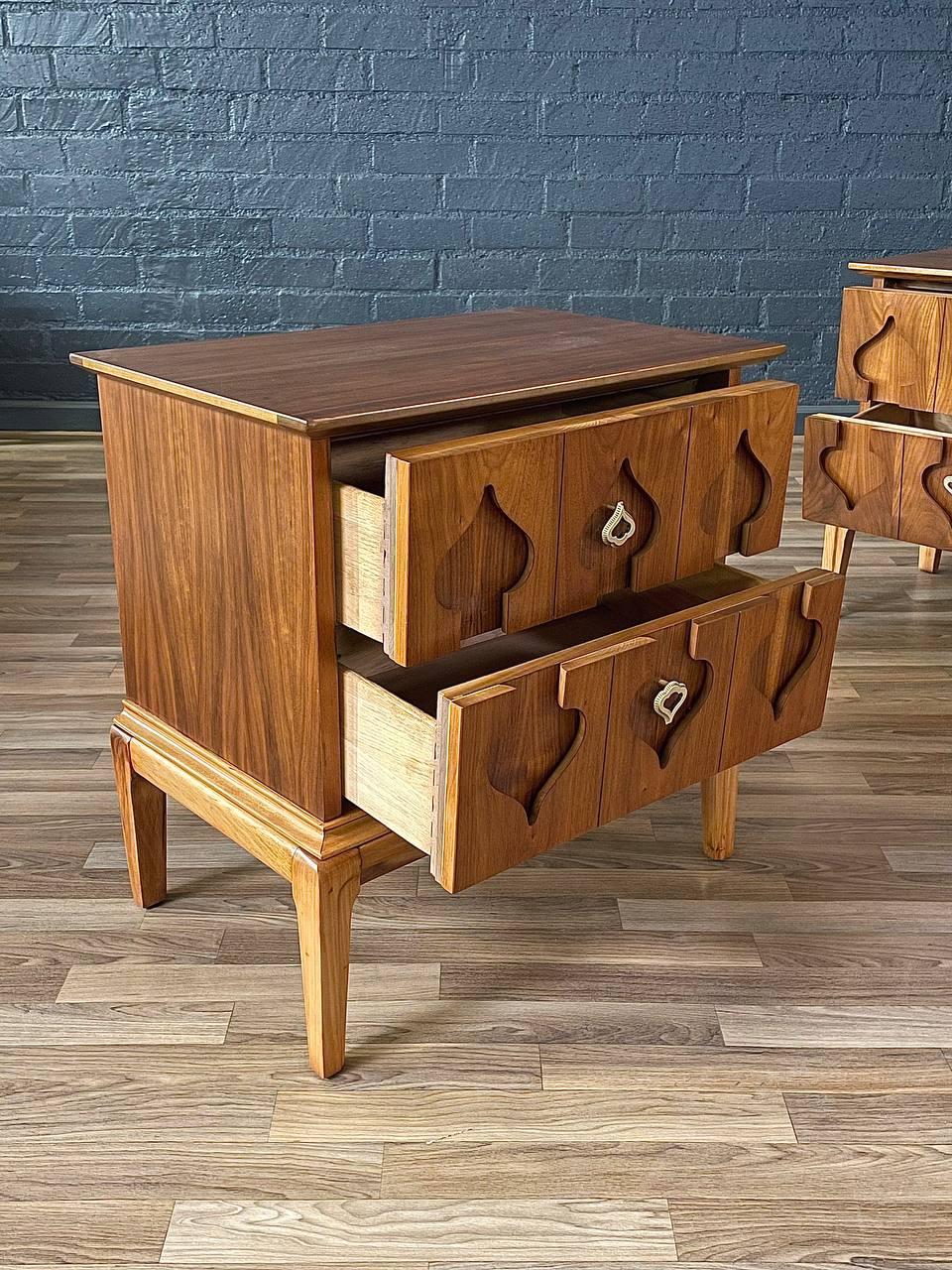 Mid-20th Century Newly Refinished - Pair of Mid-Century Modern Oak & Walnut Night Stands