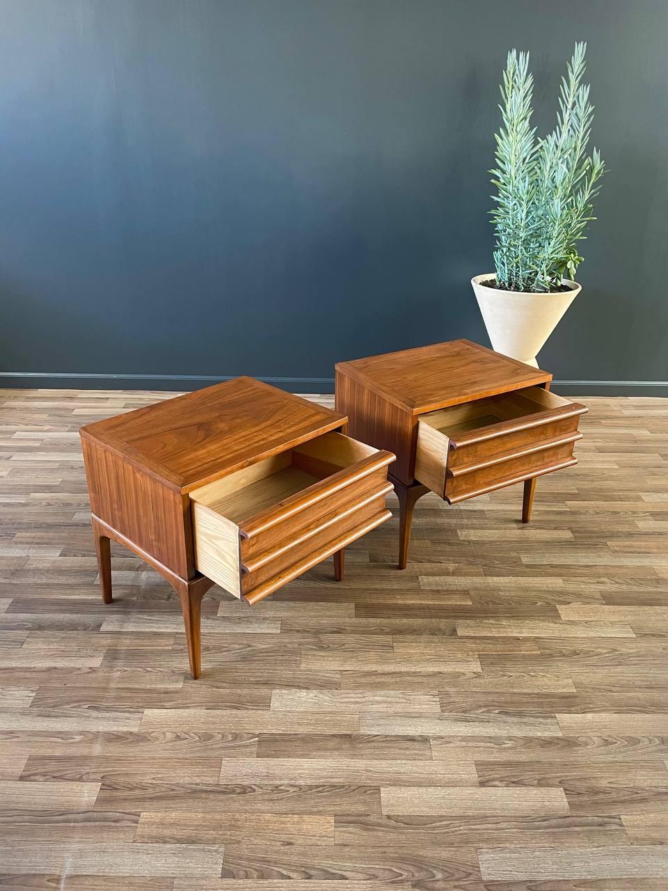 Newly Refinished - Pair of Mid-Century Modern “Rhythm” Night Stands by Lane In Excellent Condition In Los Angeles, CA