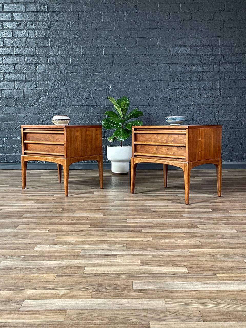 Newly Refinished - Pair of Mid-Century Modern “Rhythm” Night Stands by Lane In Excellent Condition In Los Angeles, CA