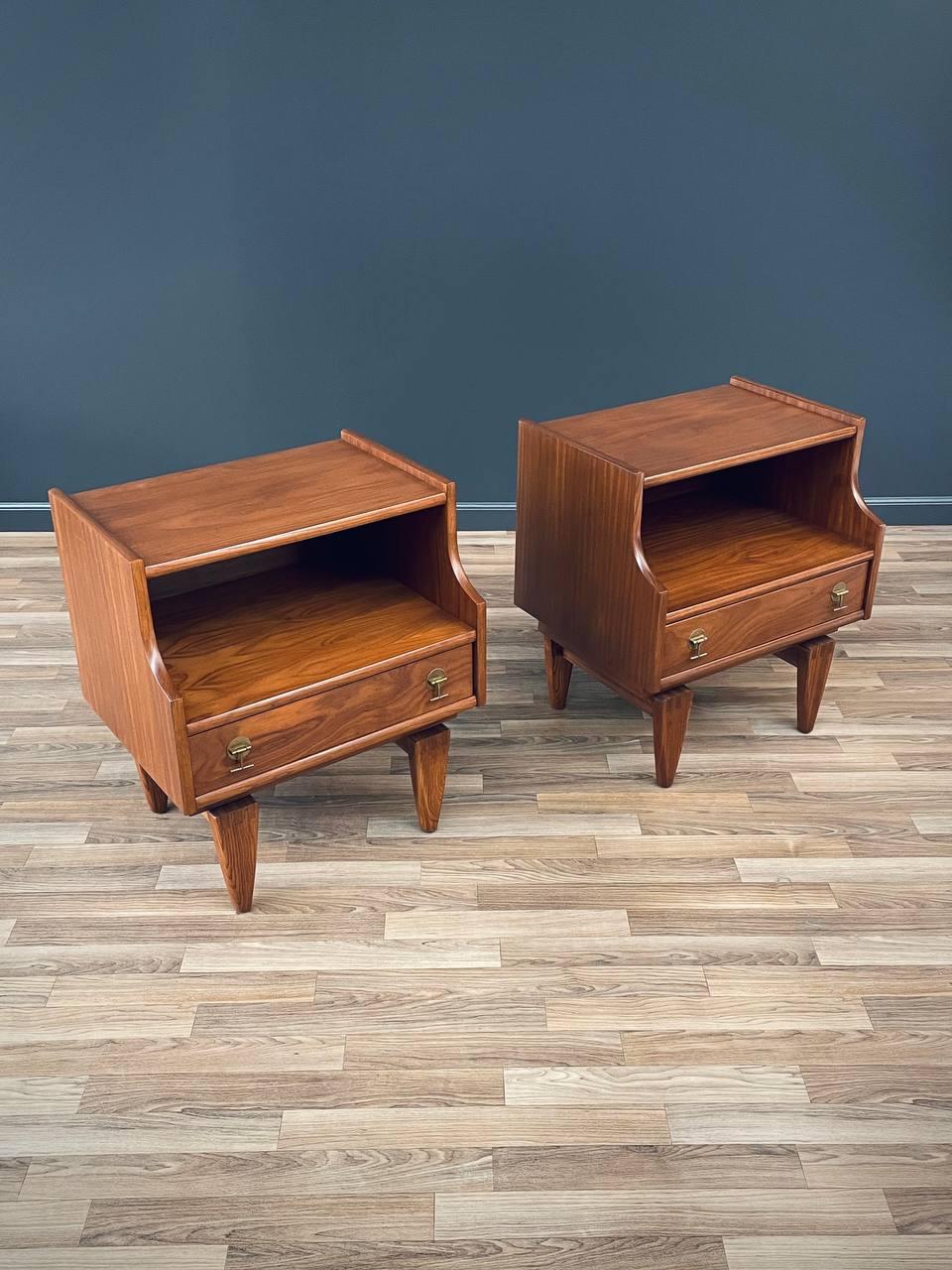 Mid-20th Century Newly Refinished - Pair of Mid-Century Modern Sculpted Night Stands by Stanley For Sale