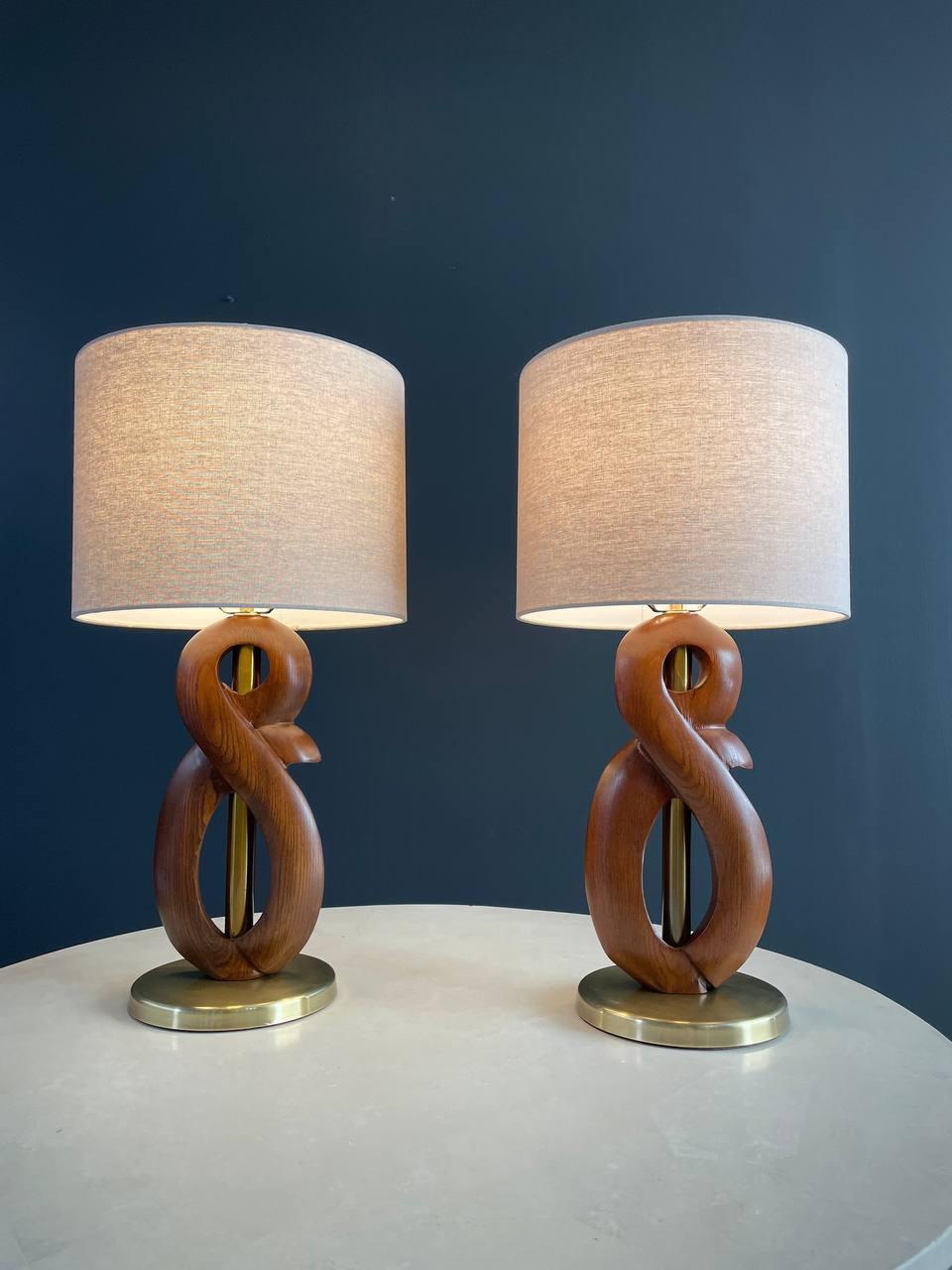 American Newly Refinished -Pair of Mid-Century Modern Sculpted Walnut & Brass Table Lamps For Sale
