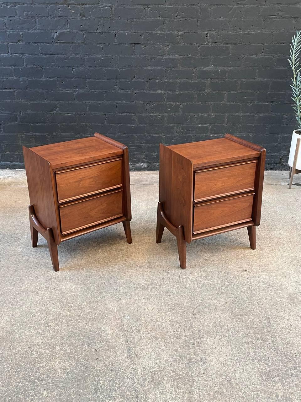 American Newly Refinished - Pair of Mid-Century Modern Sculpted Walnut Night Stands