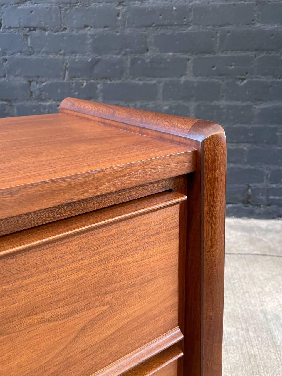 Newly Refinished - Pair of Mid-Century Modern Sculpted Walnut Night Stands 3