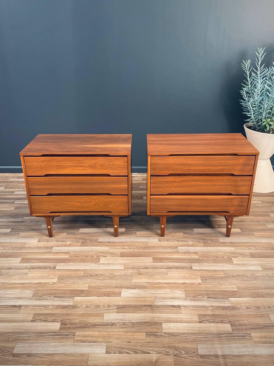 American Newly Refinished - Pair of Mid-Century Modern Walnut Dressers by Stanley For Sale
