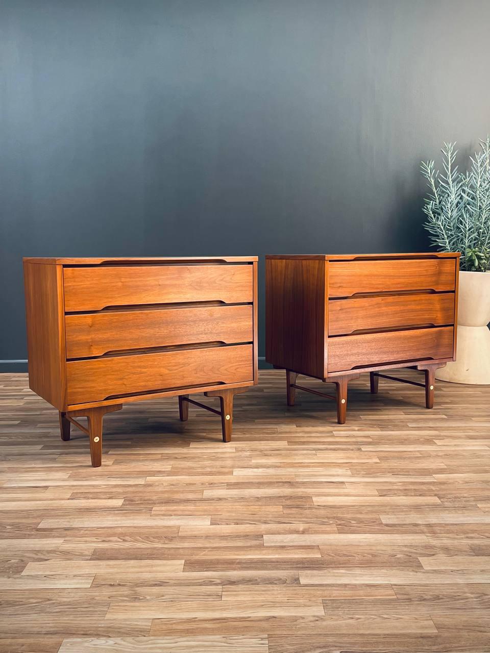 Newly Refinished - Pair of Mid-Century Modern Walnut Dressers by Stanley In Excellent Condition For Sale In Los Angeles, CA