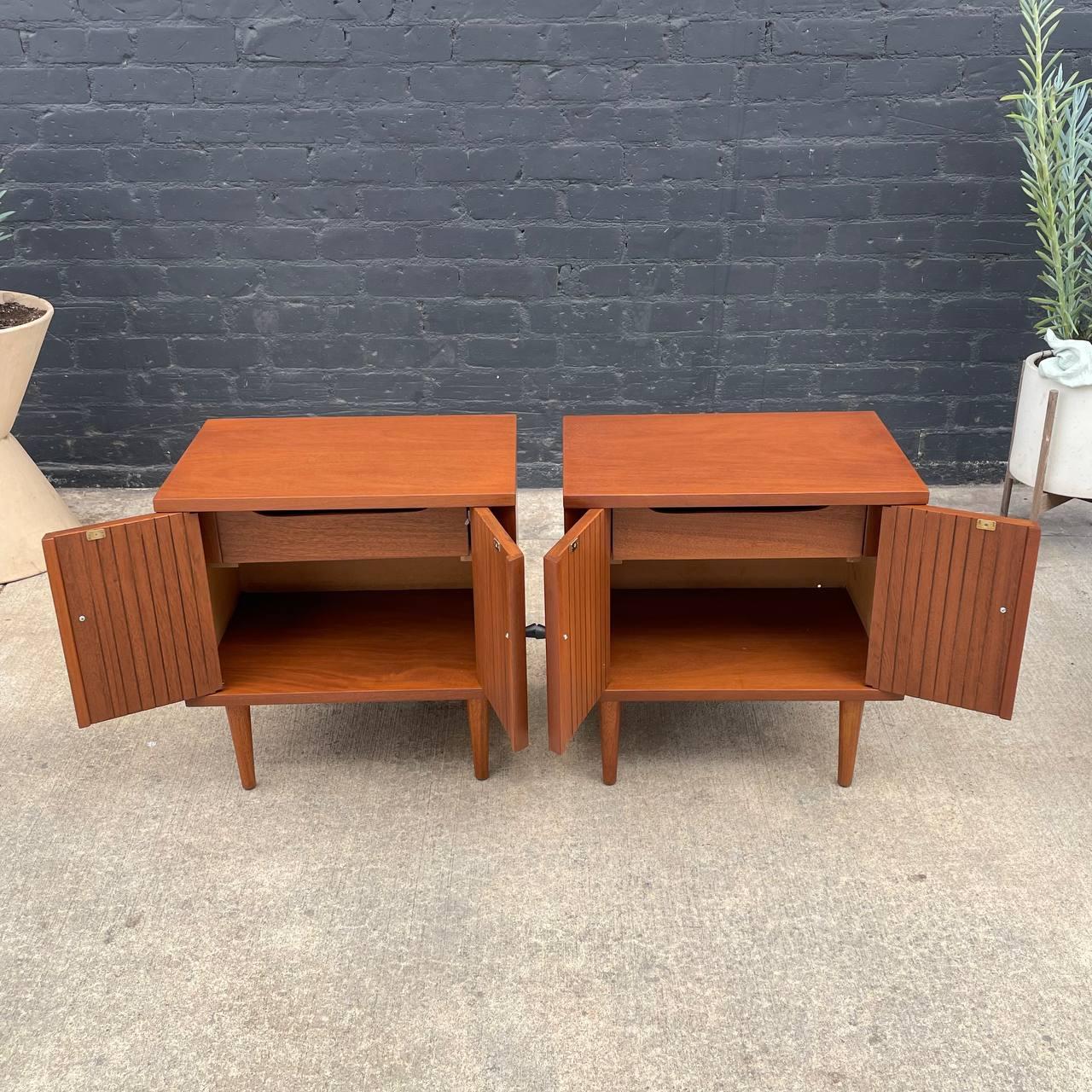 Newly Refinished - Pair of Mid-Century Modern Walnut Night Stands by Basic-Witz In Excellent Condition In Los Angeles, CA