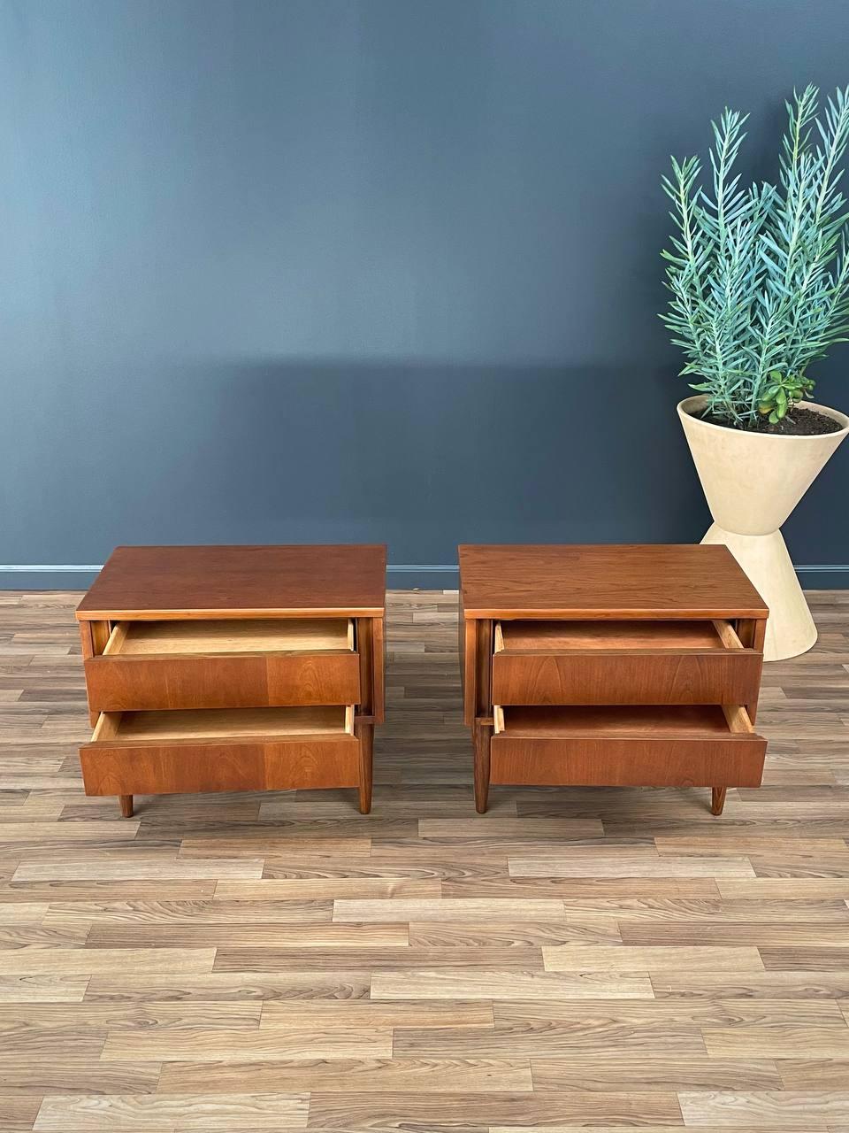Newly Refinished - Pair of Mid-Century Modern Walnut Night Stands by Dixie In Excellent Condition In Los Angeles, CA