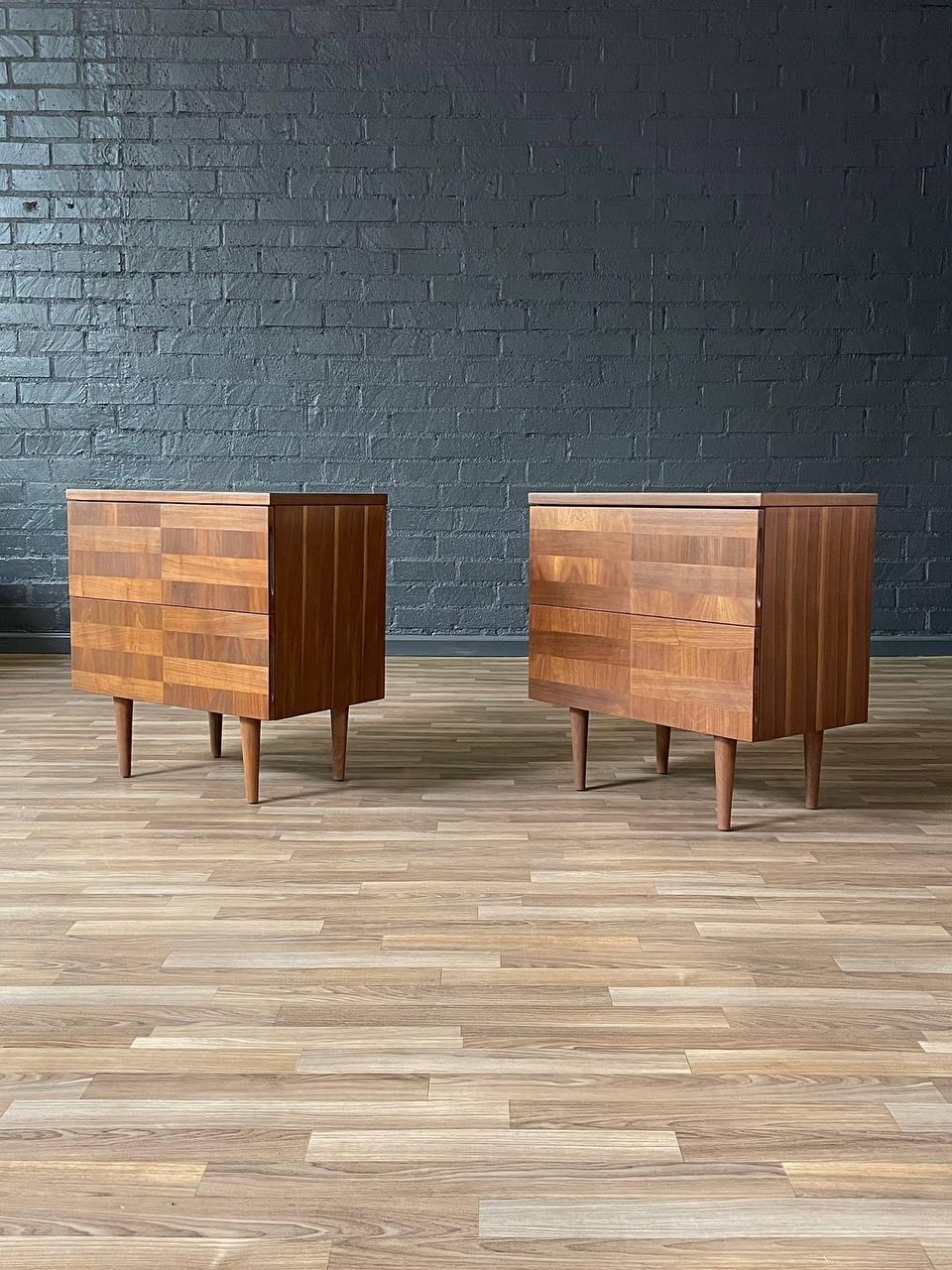 Condition: Expertly Refinished

With over 15 years of experience, our workshop has followed a careful process of restoration, showcasing our passion and creativity for vintage designs that can seamlessly be incorporated with many interior decors.