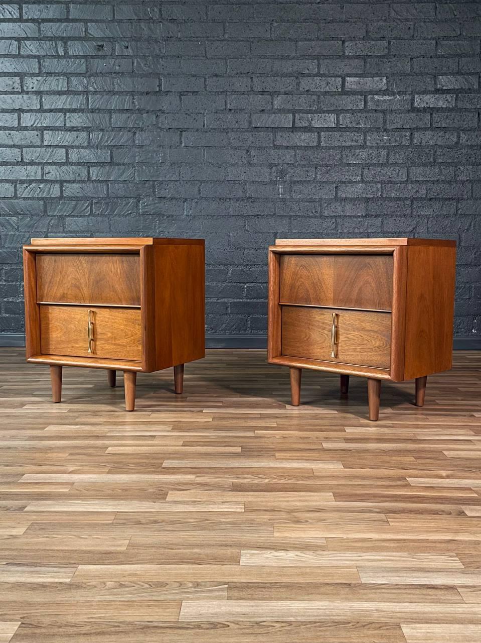 Condition: Expertly Refinished

With over 15 years of experience, our workshop has followed a careful process of restoration, showcasing our passion and creativity for vintage designs that can seamlessly be incorporated with many interior decors.
