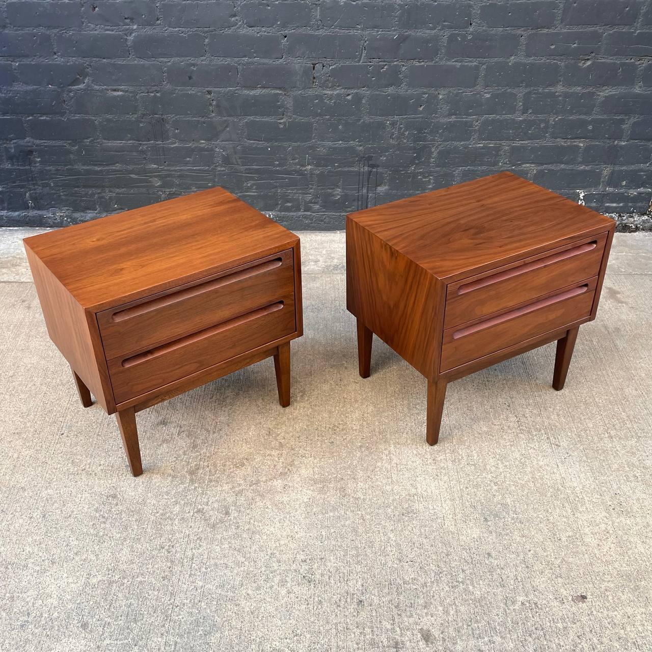 American Newly Refinished -  Pair of Mid-Century Modern Walnut Night Stands  For Sale