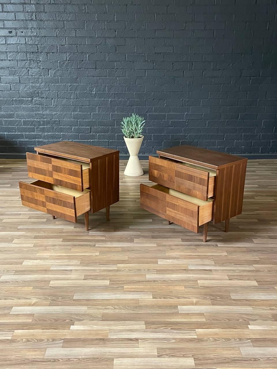 American Newly Refinished - Pair of Mid-Century Modern Walnut Night Stands For Sale
