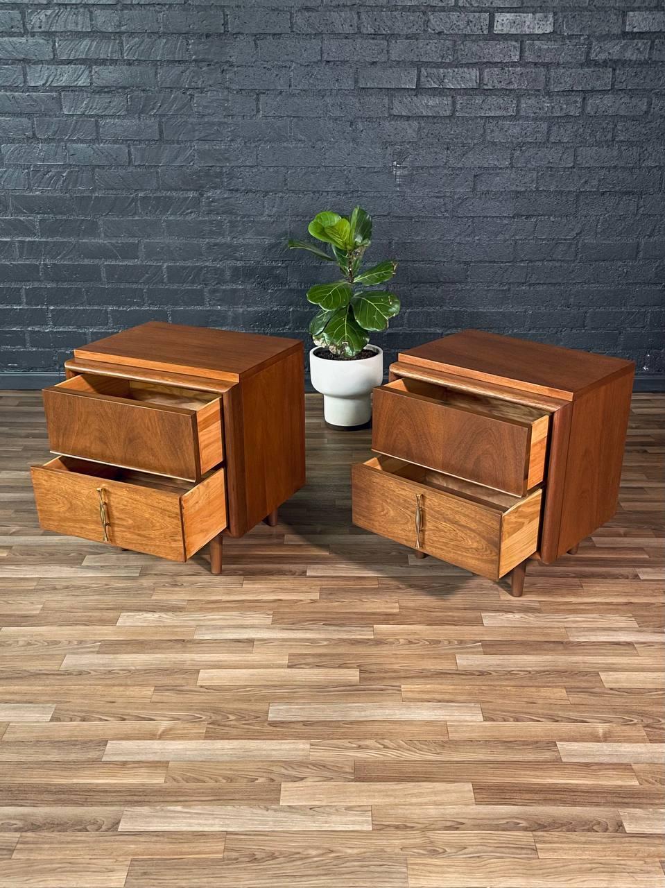 American Newly Refinished - Pair of Mid-Century Modern Walnut Night Stands For Sale