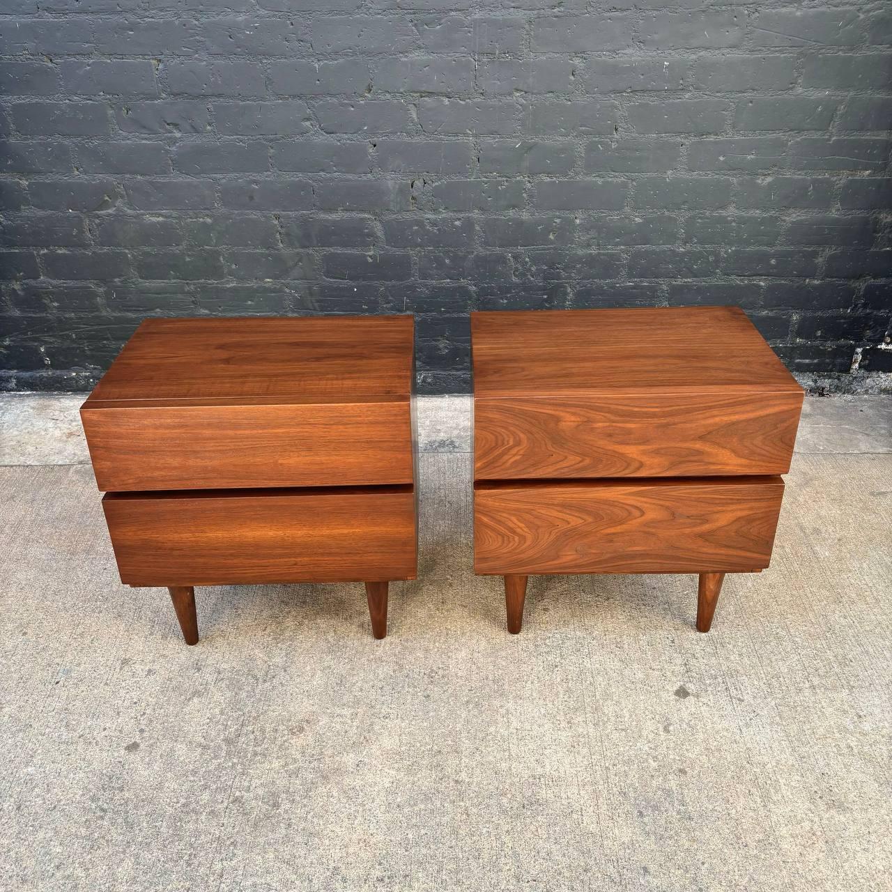 Mid-20th Century Newly Refinished - Pair of Mid-Century Modern Walnut Night Stands