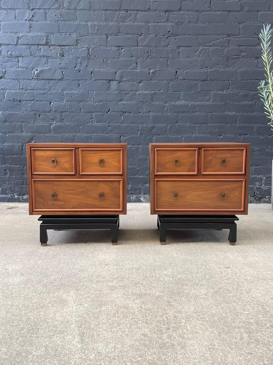 Mid-20th Century Newly Refinished - Pair of Mid-Century Modern Walnut Night Stands 