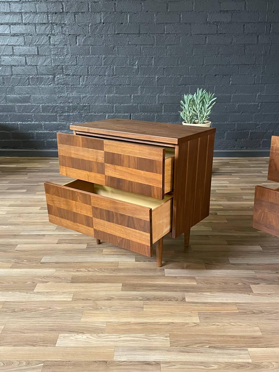 Mid-20th Century Newly Refinished - Pair of Mid-Century Modern Walnut Night Stands For Sale