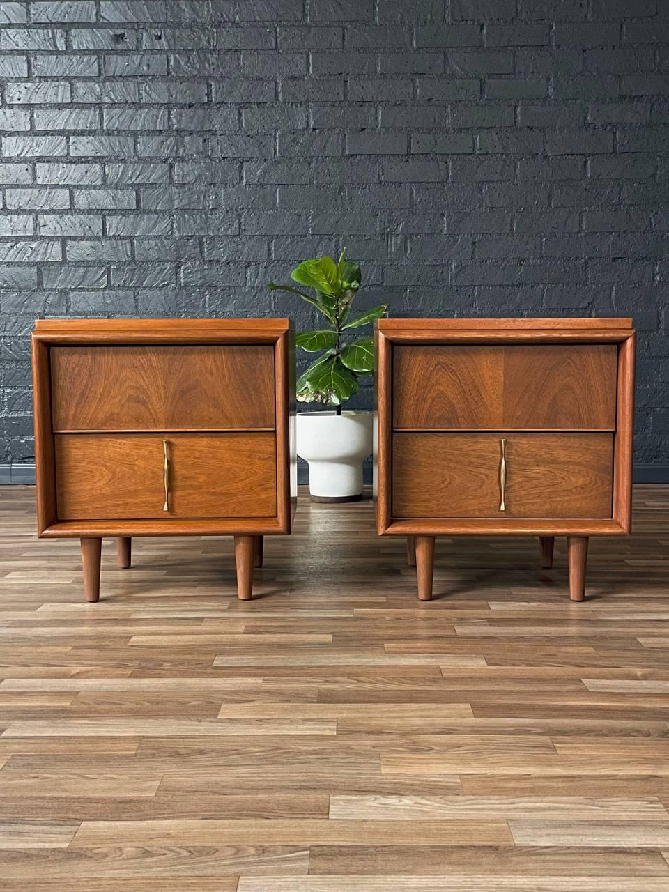 Mid-20th Century Newly Refinished - Pair of Mid-Century Modern Walnut Night Stands For Sale