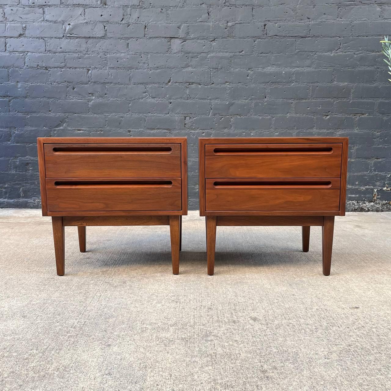 Newly Refinished -  Pair of Mid-Century Modern Walnut Night Stands  For Sale 1