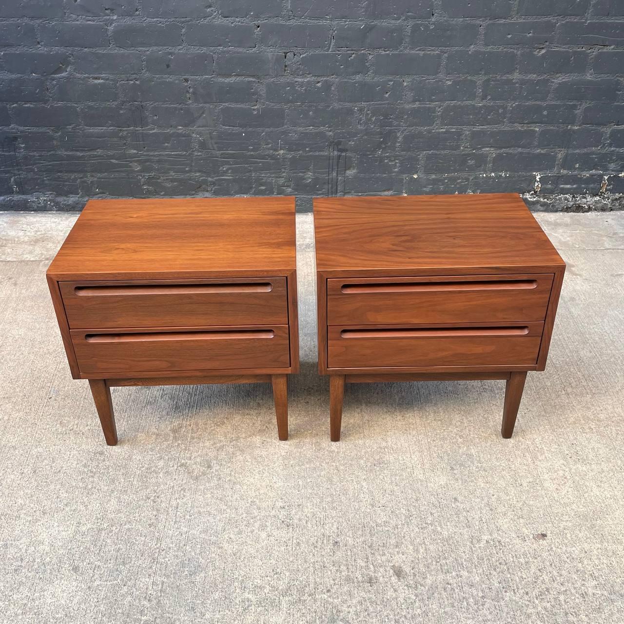 Newly Refinished -  Pair of Mid-Century Modern Walnut Night Stands  For Sale 2