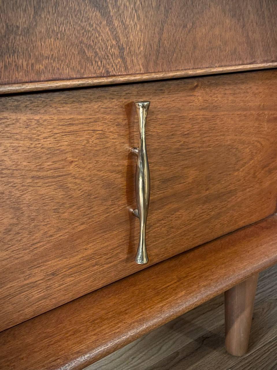 Newly Refinished - Pair of Mid-Century Modern Walnut Night Stands For Sale 2