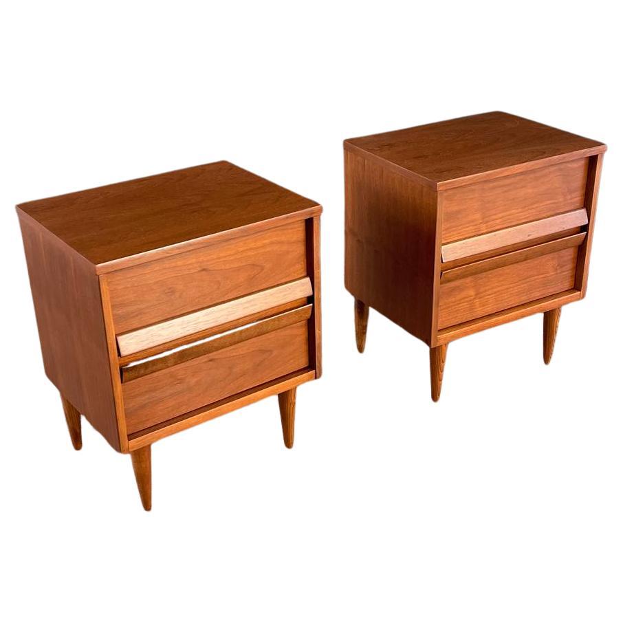 Newly Refinished - Pair of Mid-Century Modern Walnut Night Stands  For Sale