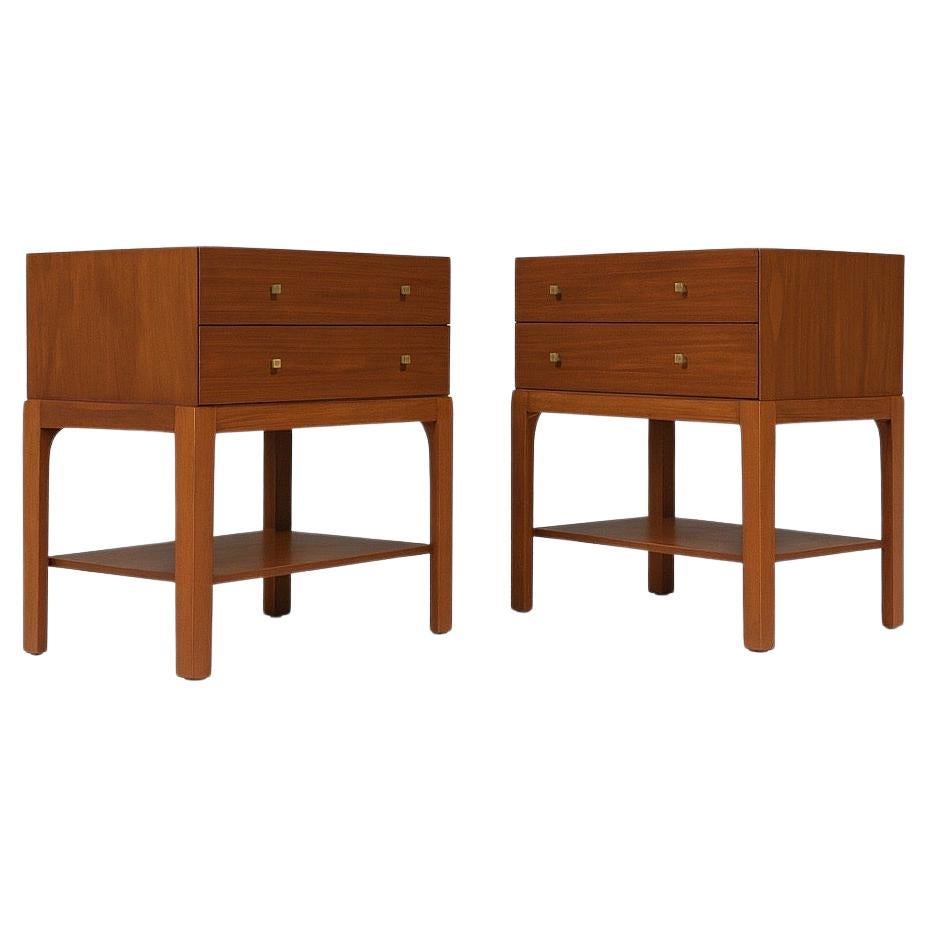 Newly Refinished - Pair of Mid-Century Modern Walnut Night Stands w/ Bookshelf en venta