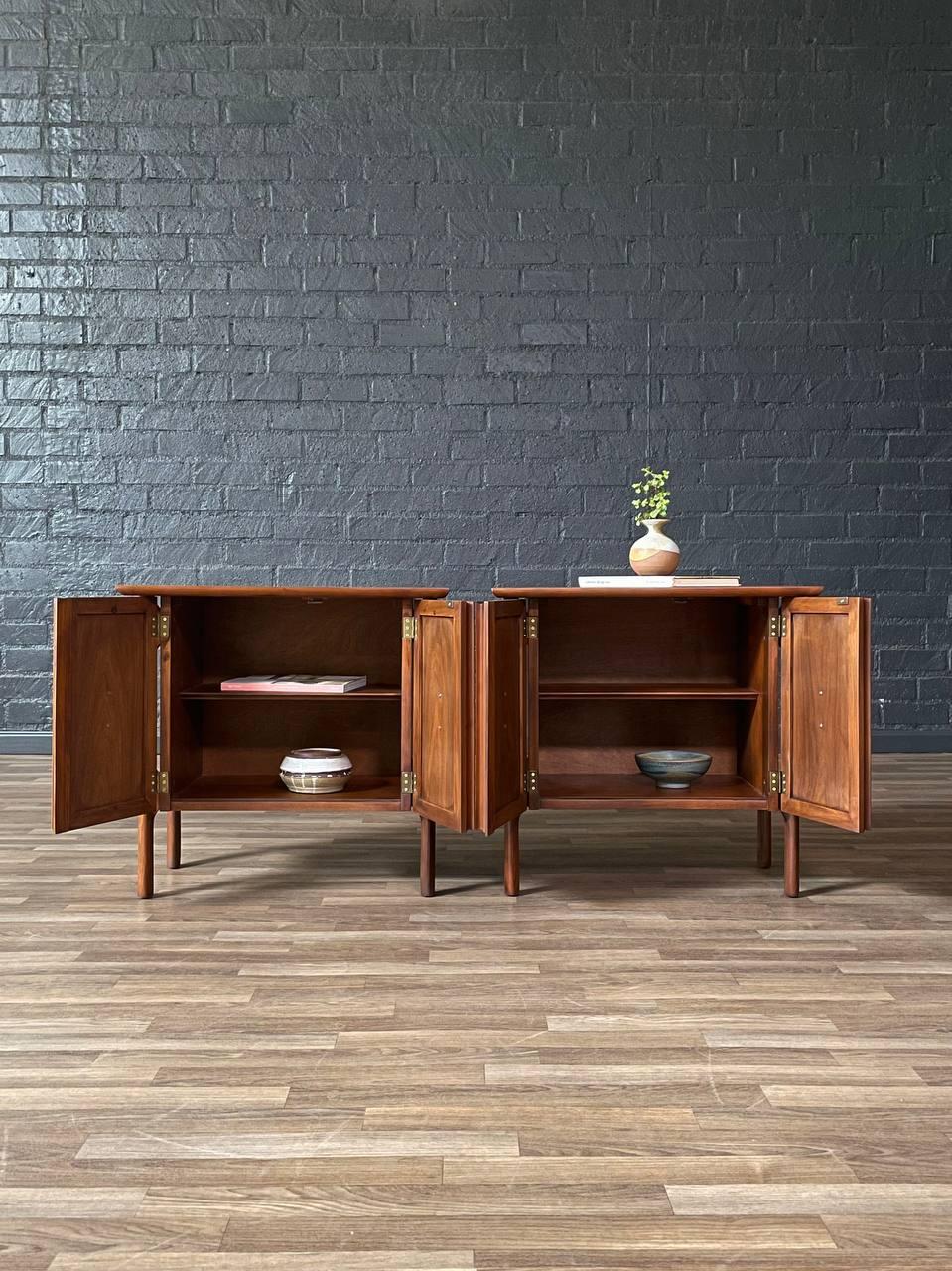 Mid-20th Century Newly Refinished - Pair of Mid-Century Modern Walnut Night Stands w/ Cane Doors For Sale