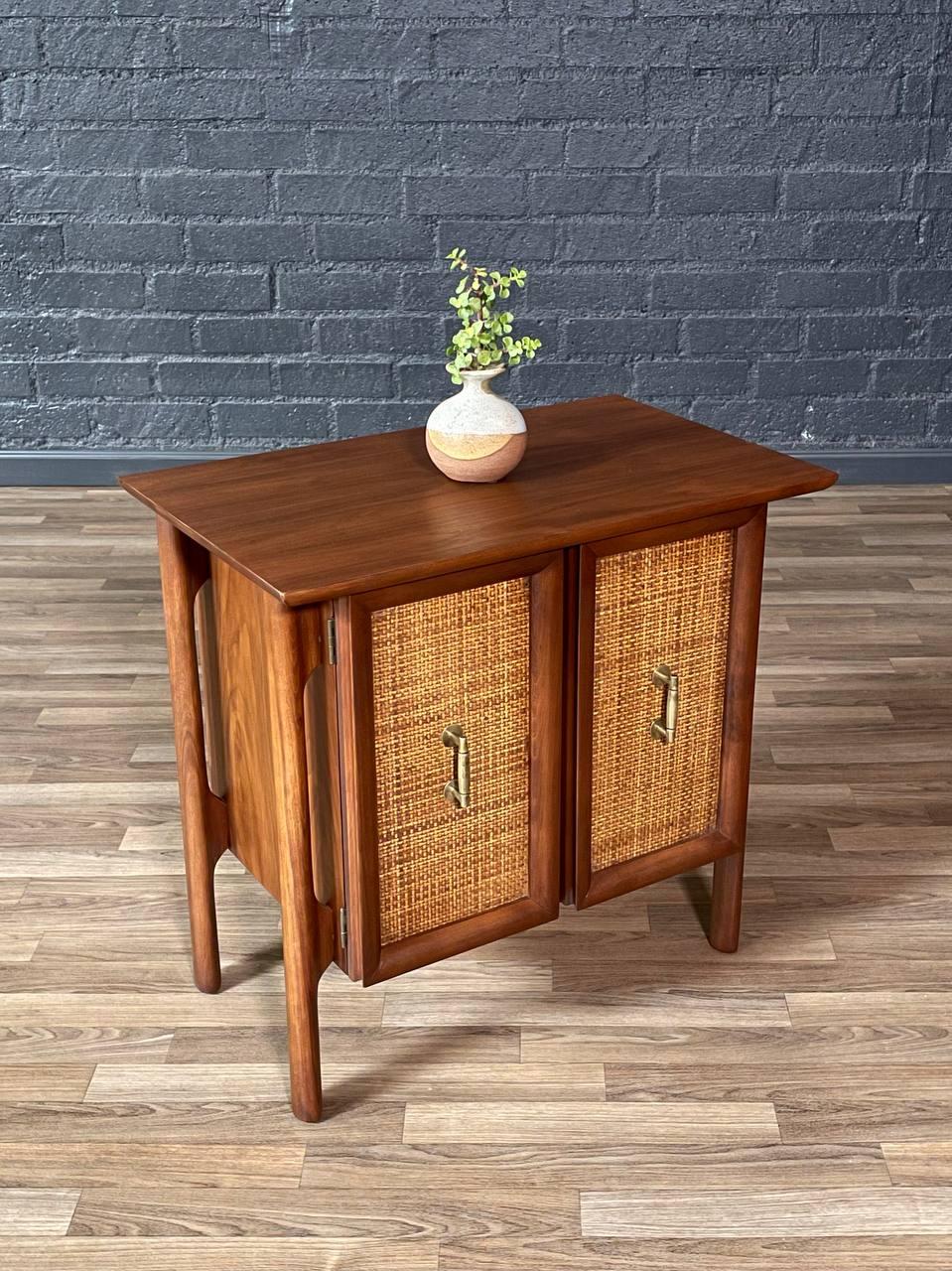 Newly Refinished - Pair of Mid-Century Modern Walnut Night Stands w/ Cane Doors For Sale 1