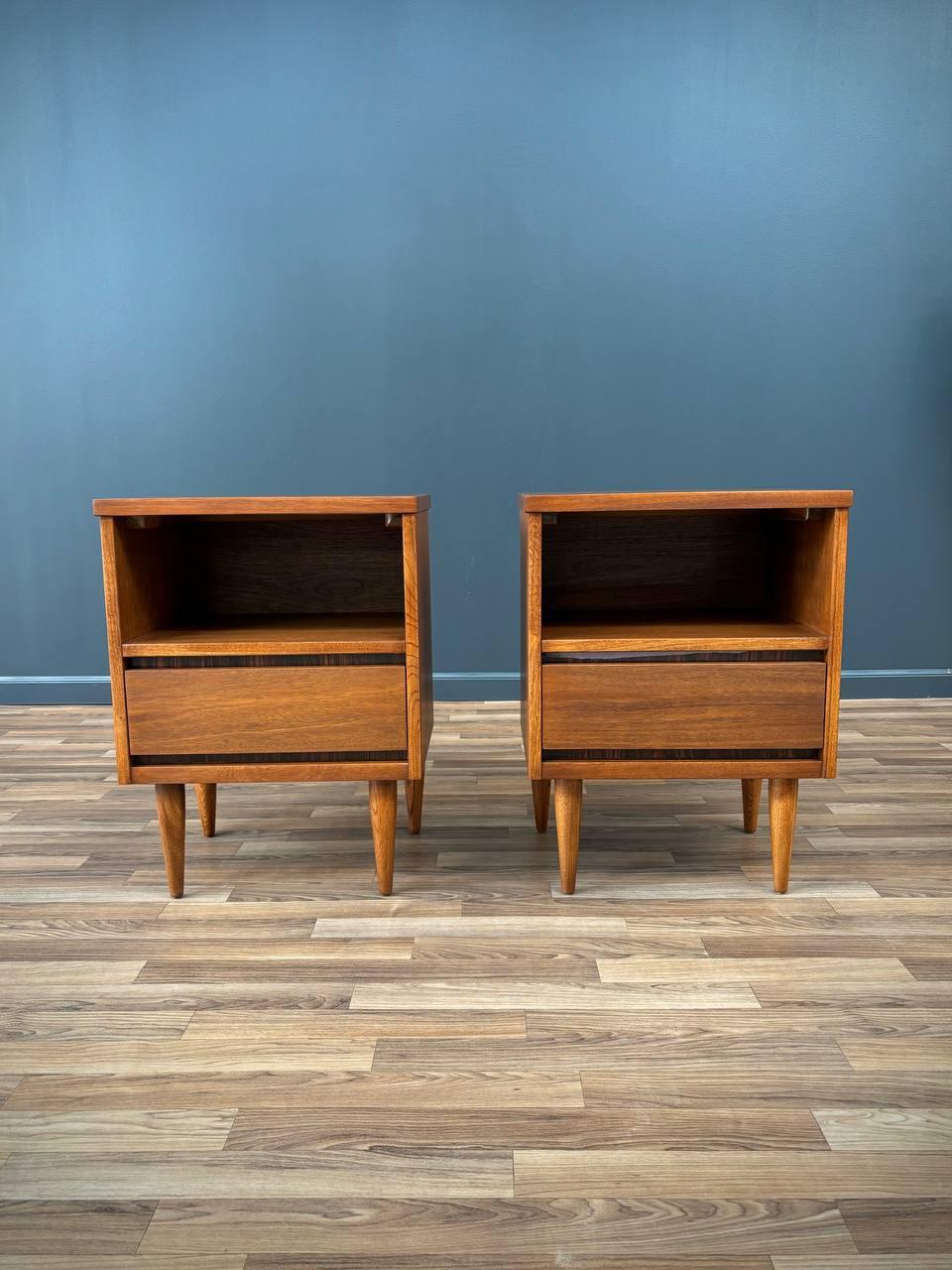 American Newly Refinished - Pair of Mid-Century Modern Walnut Night Stands with Bookcase For Sale